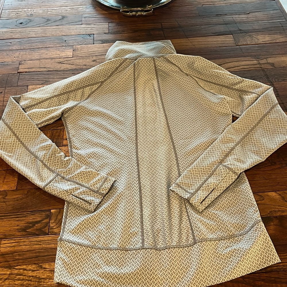 Avalanche Gray and Yellow Patterned Top - Picture 4 of 4